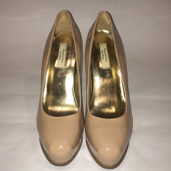 Simply Vera Wang Classic Patent Leather Pump - Picture 1 of 8